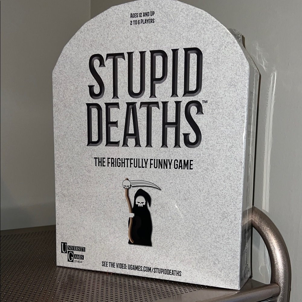 Stupid Deaths Frightfully Funny Game - Gray